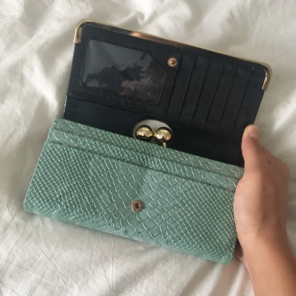 Charlotte Russe faux snakeskin wallet/clutch - Picture 3 of 4